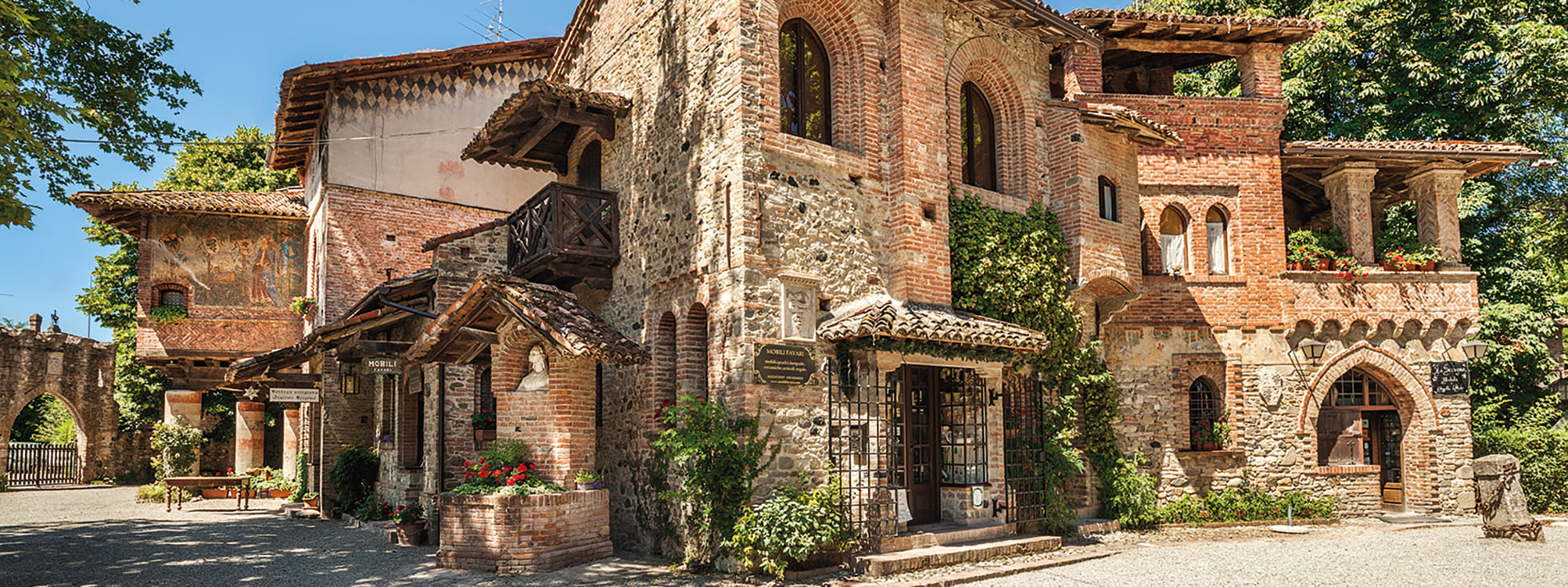 Il borgo storico di Grazzano Visconti